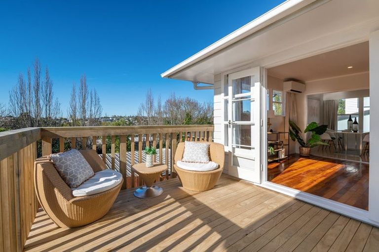 Photo of property in 3 Gladys Avenue, Glenfield, Auckland, 0629