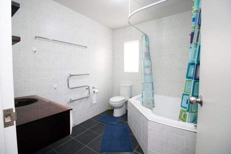 Photo of property in 18a Ennis Avenue, Pakuranga Heights, Auckland, 2010