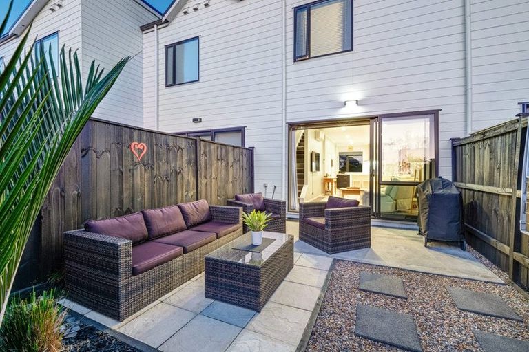 Photo of property in 11 Cambie Avenue, Red Beach, 0932