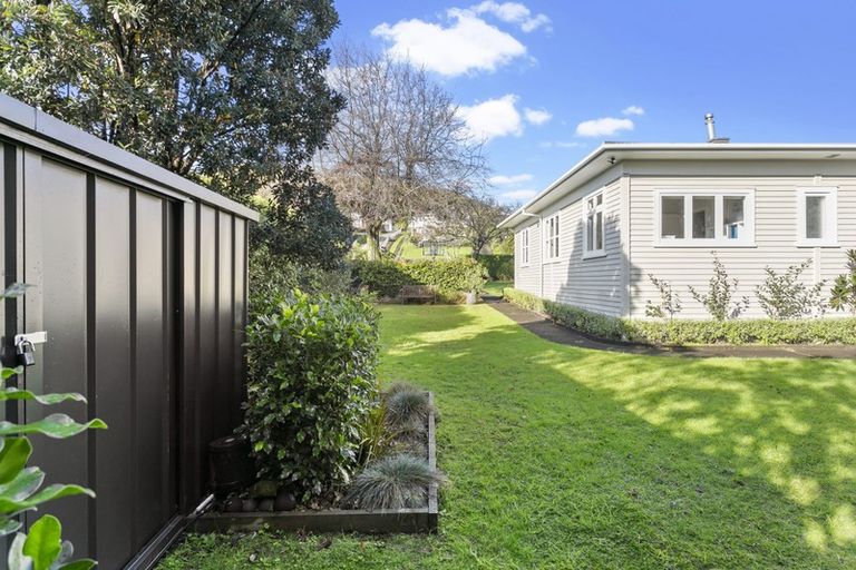 Photo of property in 58 Taylor Road, Mangere Bridge, Auckland, 2022