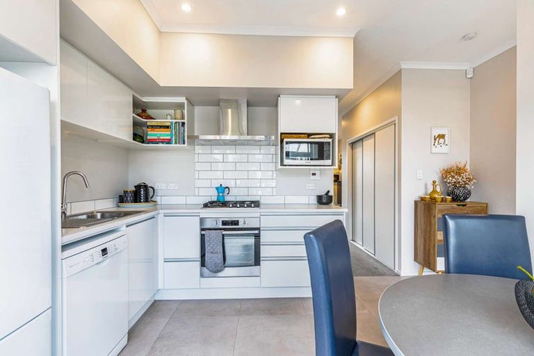 Photo of property in 11 Wai Place, Westgate, Auckland, 0614