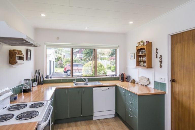 Photo of property in 15 Koromiko Road, Waikanae, 5036