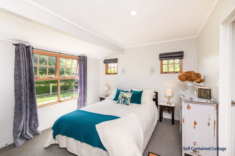 Photo of property in 5 Waicola Drive, Fitzherbert, Palmerston North, 4471