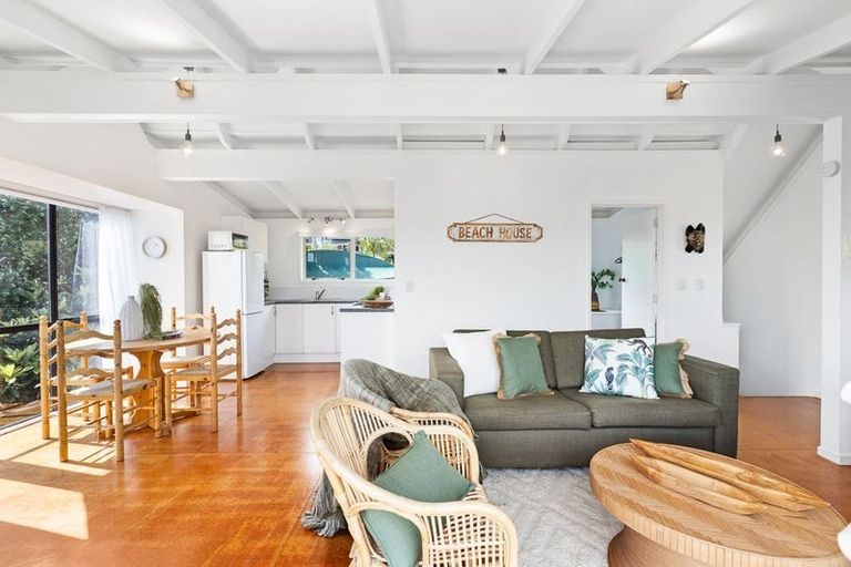 Photo of property in 8 Woodlands Avenue, Snells Beach, 0920