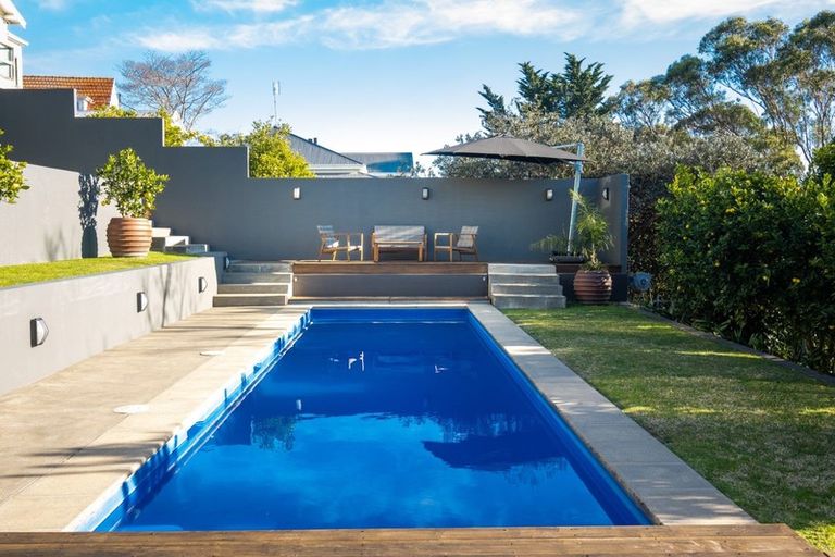 Photo of property in 11 Lawrence Road, Hospital Hill, Napier, 4110