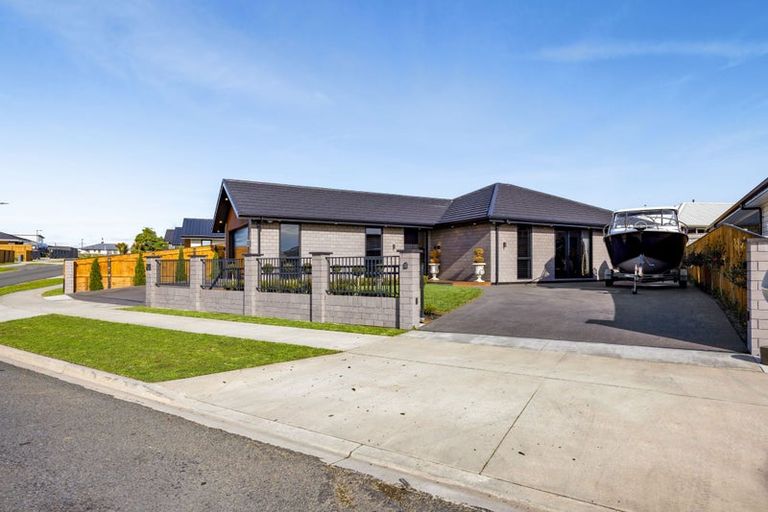 Photo of property in 11 Rua Place, Bell Block, New Plymouth, 4312