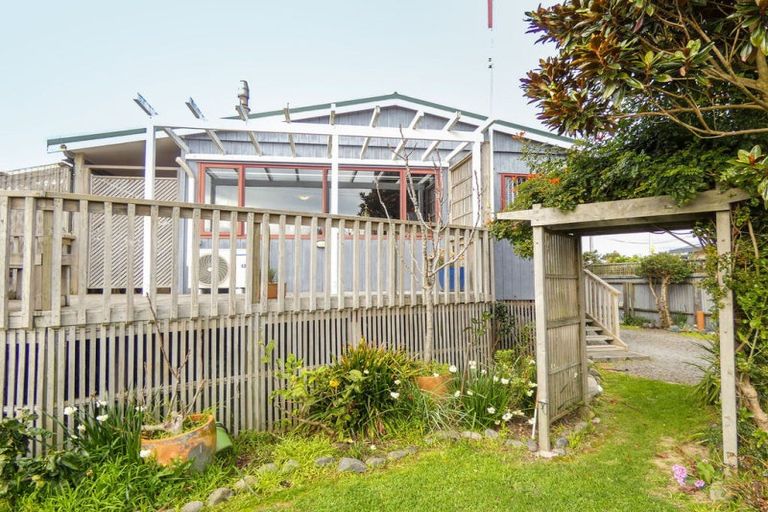 Photo of property in 5 Te Whena Street, Otaki Beach, Otaki, 5512