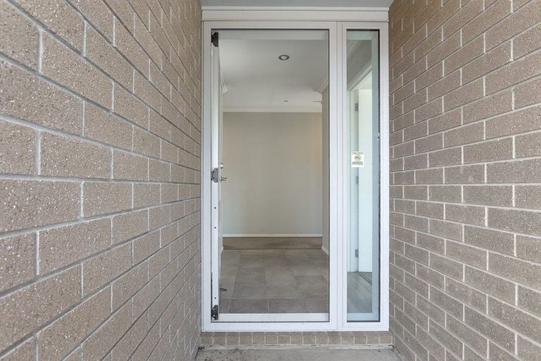 Photo of property in 11a Barron Drive, Green Bay, Auckland, 0604