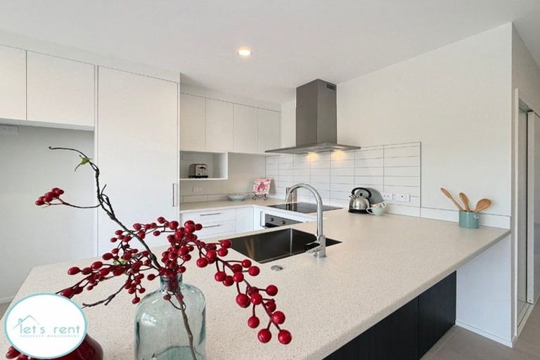 Photo of property in 2 Tara Lane, Manurewa, 2102
