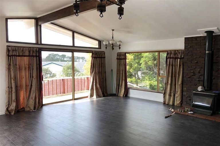 Photo of property in 5 Makepiece Place, Chatswood, Auckland, 0626