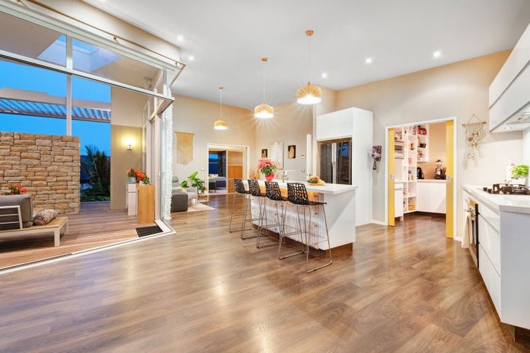 Photo of property in 21 Grand Drive, Orewa, 0931