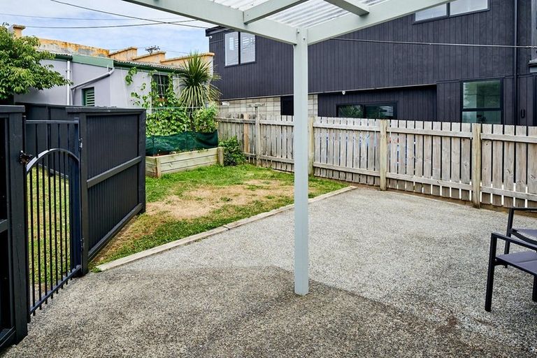 Photo of property in 10 Helen Street, Brooklyn, Wellington, 6021