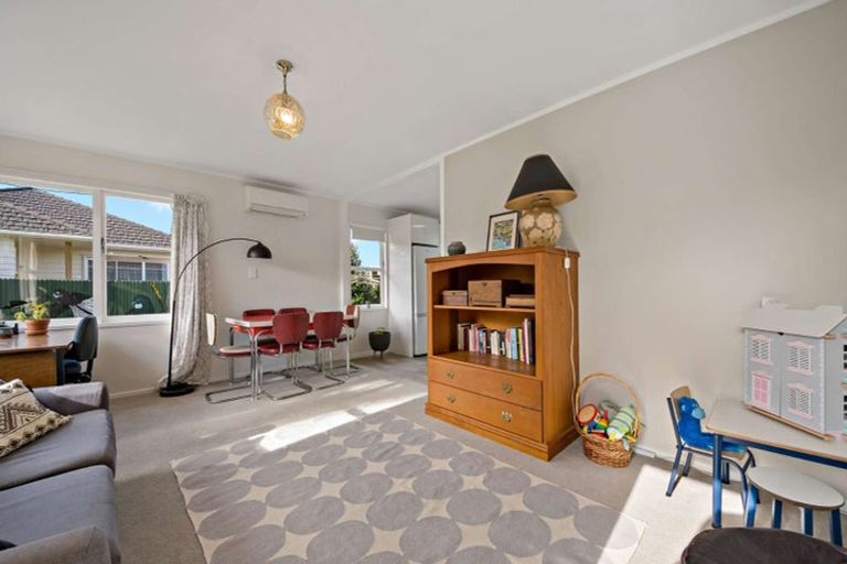 Photo of property in 2/15 Lynette Place, Mangere, Auckland, 2022