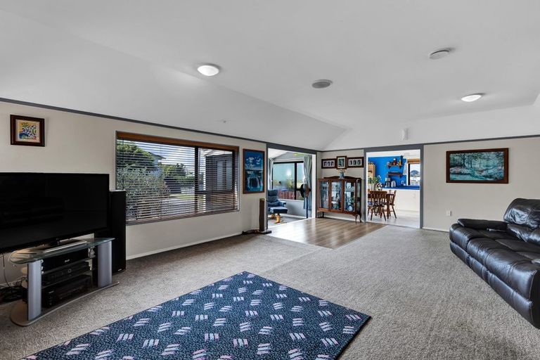 Photo of property in 24 Tiverton Crescent, Whalers Gate, New Plymouth, 4310