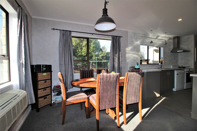 Photo of property in 17 Dunstan Street, Clyde, 9330