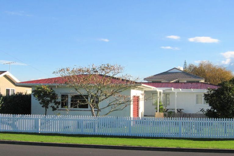 Photo of property in 1/212 Centreway Road, Orewa, 0931