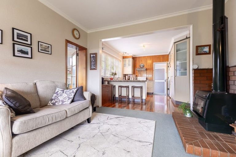 Photo of property in 42 Domain Road, Otaki, 5512