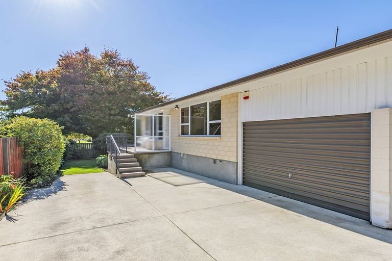 Photo of property in 2/20 Gunns Crescent, Cashmere, Christchurch, 8022