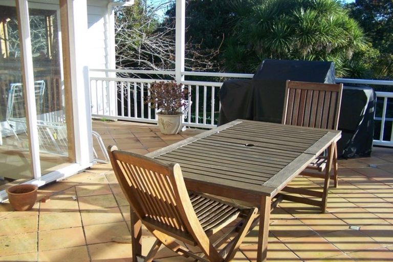 Photo of property in 32 Marine Parade, Mellons Bay, Auckland, 2014