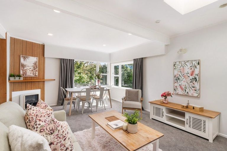 Photo of property in 30 Bassett Road, Johnsonville, Wellington, 6037