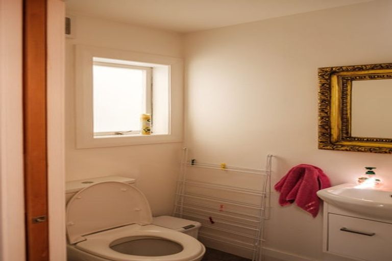 Photo of property in 32 Talavera Terrace, Kelburn, Wellington, 6012