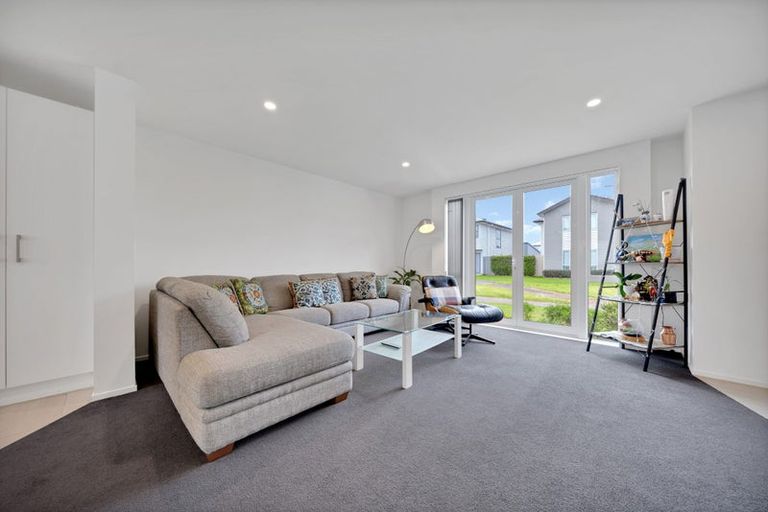 Photo of property in 4 Treestump Road, Takanini, 2112