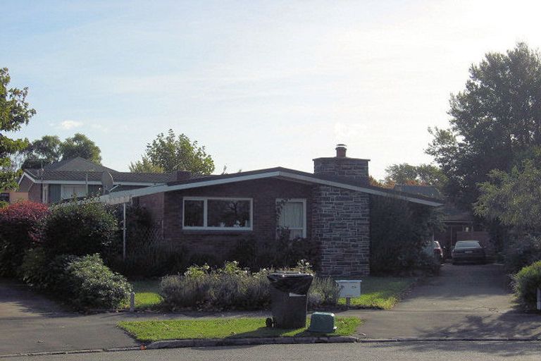 Photo of property in 1/27 Tuirau Place, Ilam, Christchurch, 8041