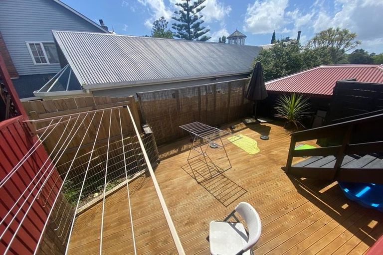 Photo of property in 3/76 Kaurilands Road, Titirangi, Auckland, 0604