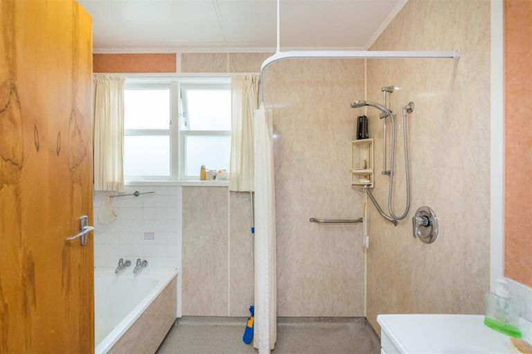 Photo of property in 6 Dalrymple Place, Marton, 4710