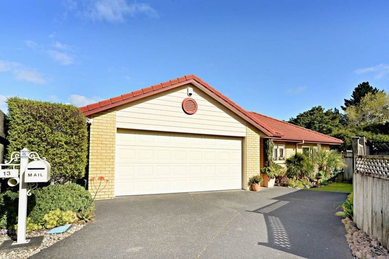Photo of property in 13 Adair Place, Weymouth, Auckland, 2103