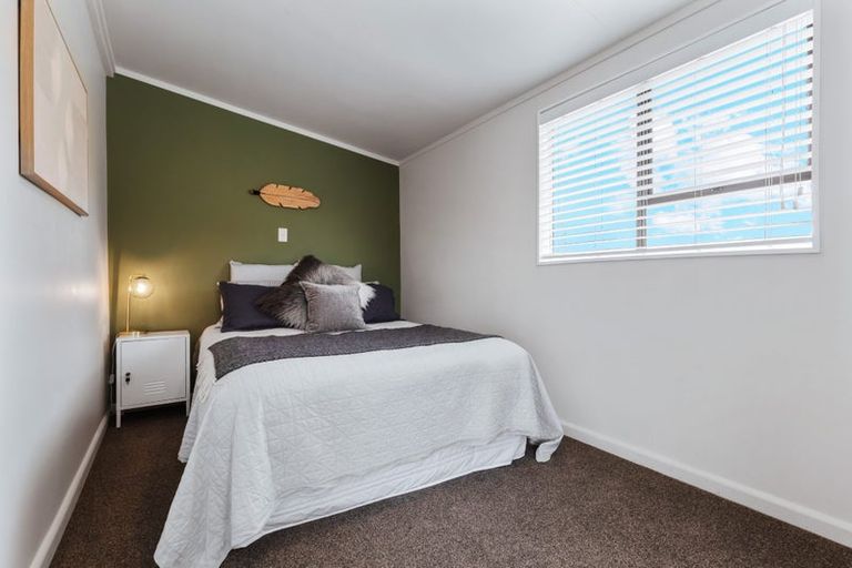 Photo of property in 37 Tamatea Road, Taupo, 3330