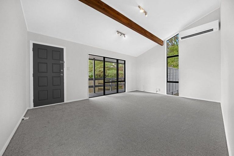 Photo of property in 77 Meadowvale Rise, Titirangi, Auckland, 0604