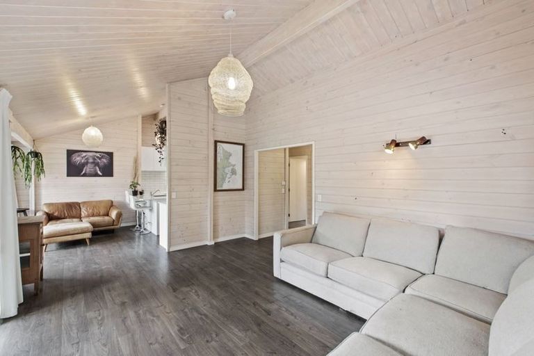 Photo of property in 5 Weranui Road, Waiwera, Orewa, 0994