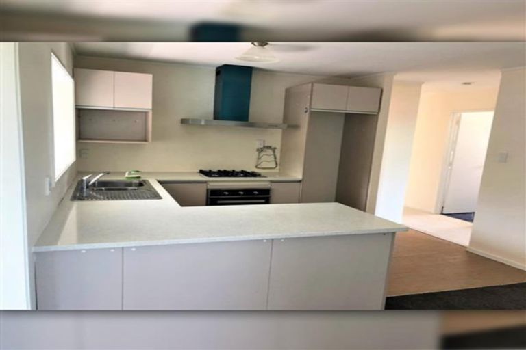 Photo of property in 2/52 Waitaki Street, Henderson, Auckland, 0612