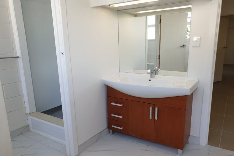 Photo of property in 40 Holland Road, Hillcrest, Auckland, 0627