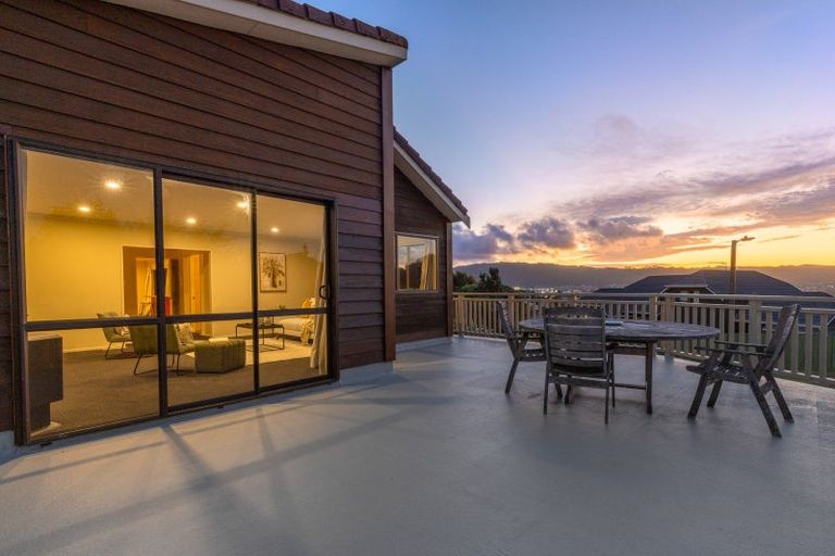 Photo of property in 30 Kinloch Place, Papakowhai, Porirua, 5024