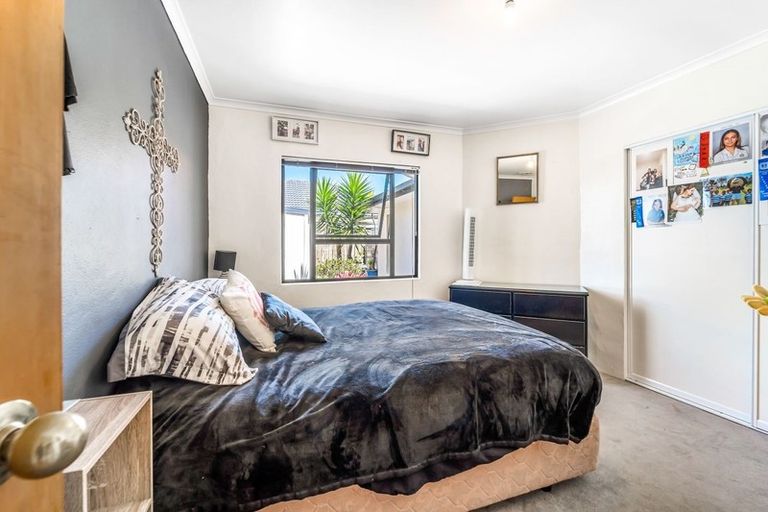 Photo of property in 24 Makiri Street, Helensville, 0800