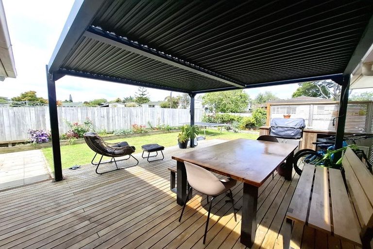 Photo of property in 38 Brougham Place, West Harbour, Auckland, 0618