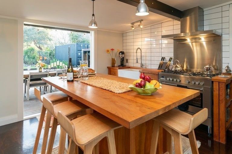 Photo of property in 6 Rauparaha Street, Waikanae Beach, Waikanae, 5036