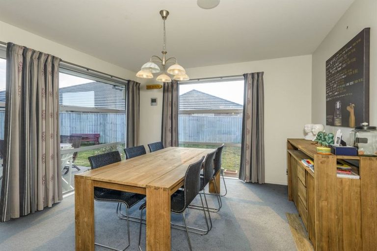 Photo of property in 15 Foresters Crescent, Parklands, Christchurch, 8083