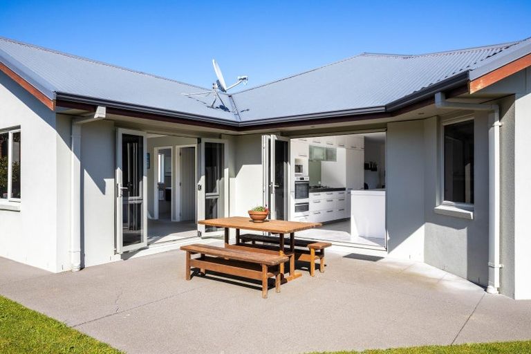 Photo of property in 12 Montrose Place, Highlands Park, New Plymouth, 4312