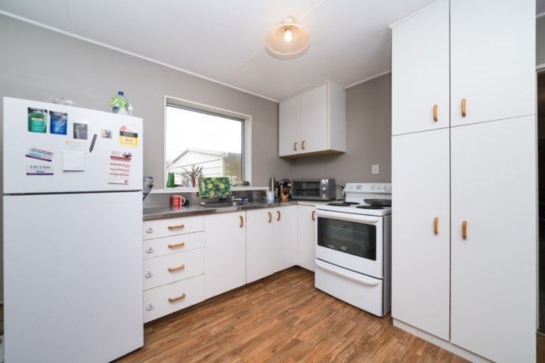Photo of property in 2 Suzanne Grove, Kelvin Grove, Palmerston North, 4414