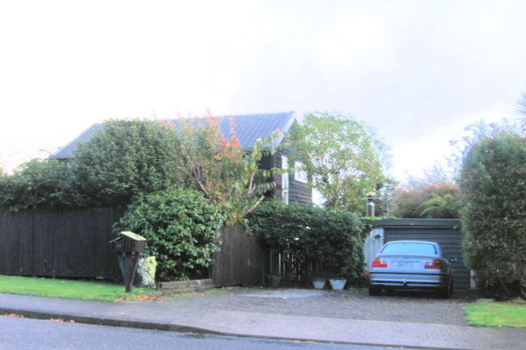 Photo of property in 16 Matenga Street, Waikanae, 5036