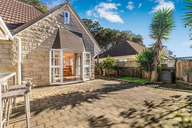 Photo of property in 1/10 Grande Vue Road, Hillpark, Auckland, 2102