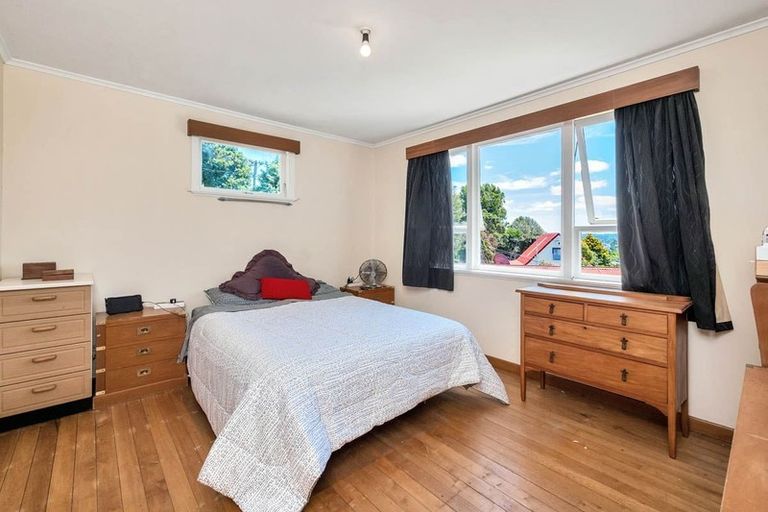 Photo of property in 102 Sunnyside Road, Sunnyvale, Auckland, 0612