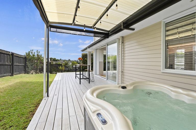 Photo of property in 10 Bloomfield Rise, Stanmore Bay, Whangaparaoa, 0932