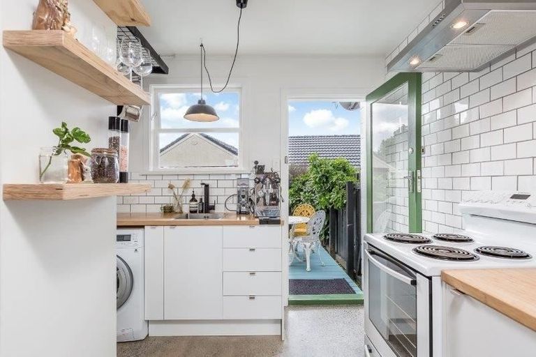 Photo of property in 2/783 Te Atatu Road, Te Atatu Peninsula, Auckland, 0610