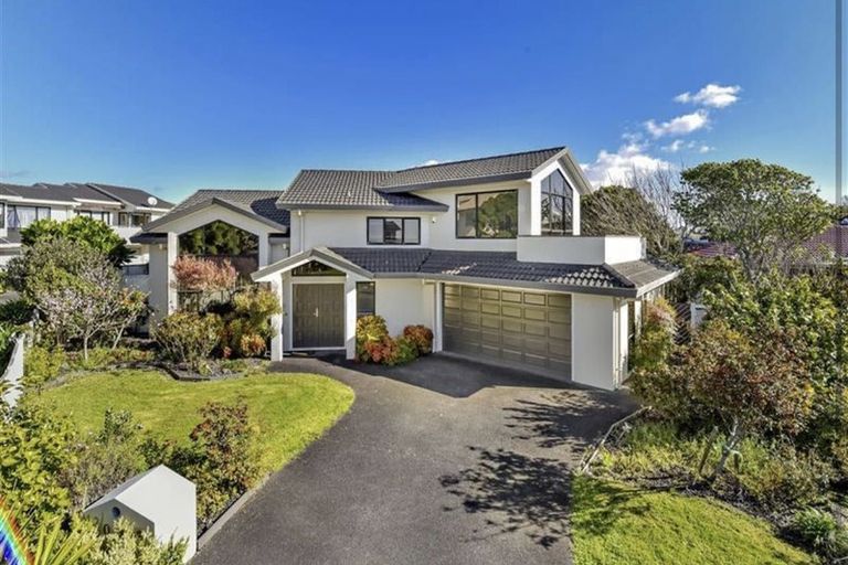 Photo of property in 20 Gillard Place, Eastern Beach, Auckland, 2012