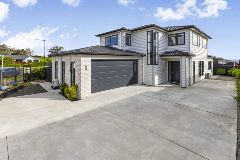 Photo of property in 76 Twin Parks Rise, Papakura, 2110