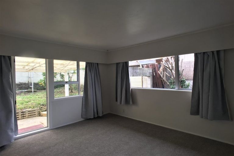 Photo of property in 23 Valley View Road, Glenfield, Auckland, 0629